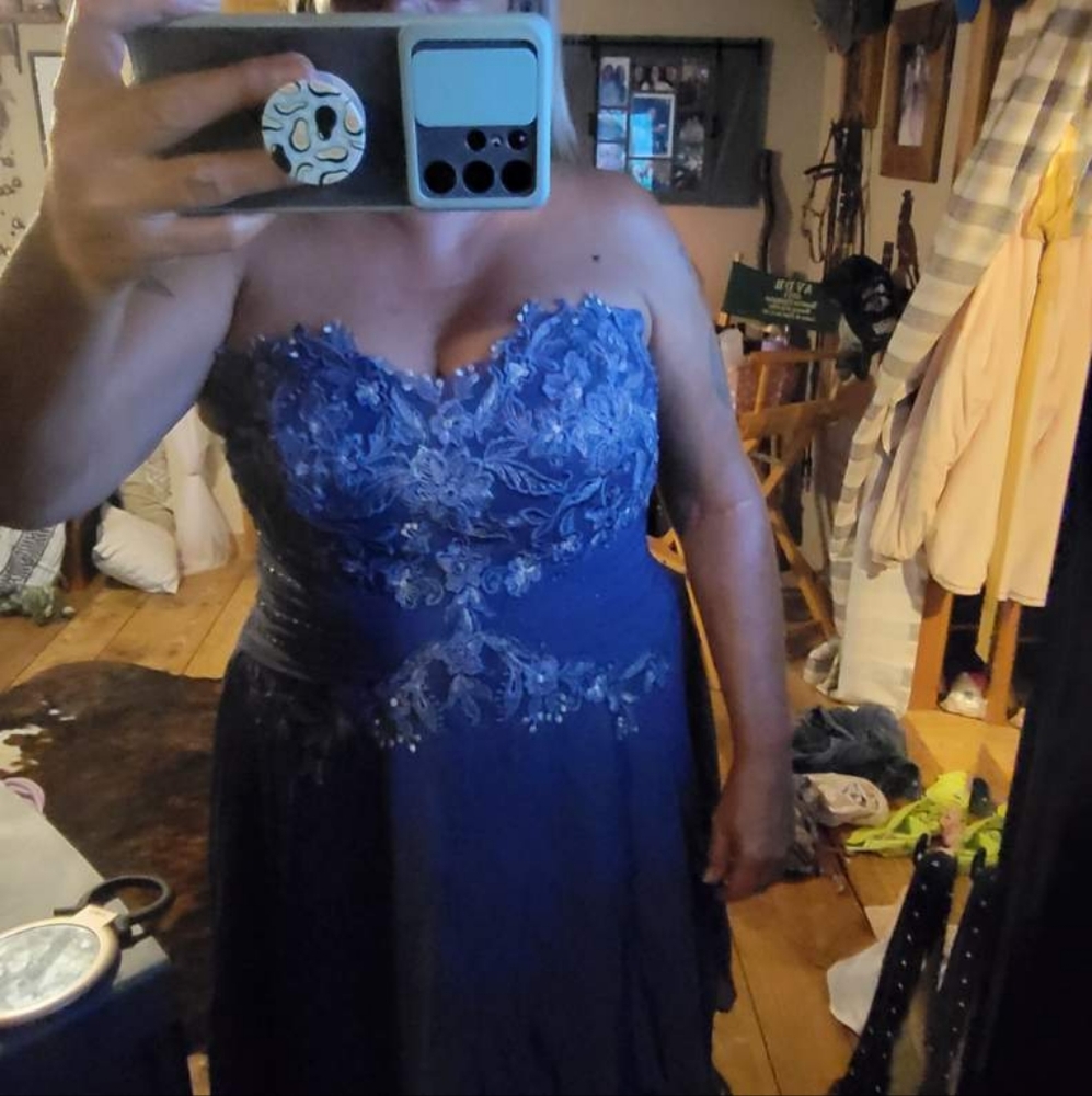 Dress - Picture 2 of 2